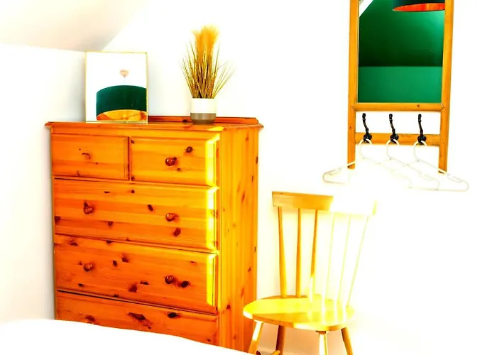 Spacious 4-bed | Wifi | Parking | Workspace 4* Бристоль