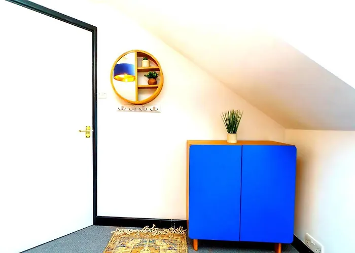 Spacious 4-bed | Wifi | Parking | Workspace 4* Бристоль