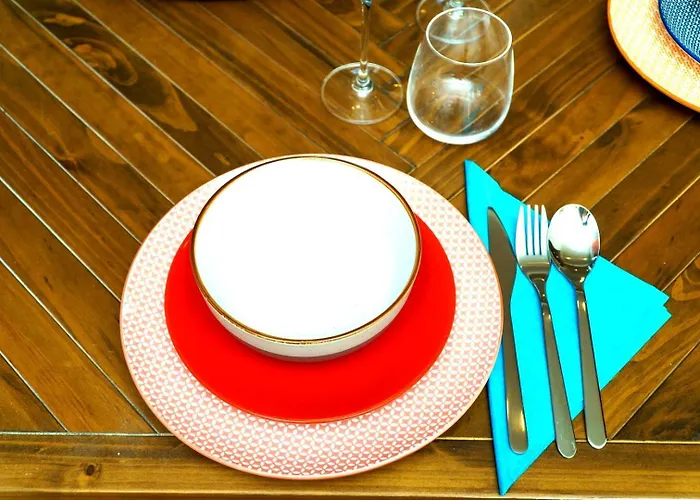 Гостевой дом Spacious 4-bed | Wifi | Parking | Workspace Бристоль