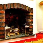 Πανσιόν Spacious 4-bed | Wifi | Parking | Workspace