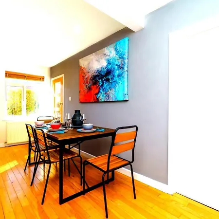 Spacious 4-bed | Wifi | Parking | Workspace Μπρίστολ
