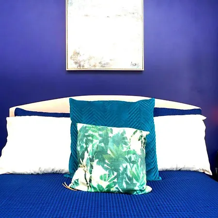 Spacious 4-bed | Wifi | Parking | Workspace