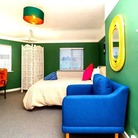 Spacious 4-bed | Wifi | Parking | Workspace Bristol