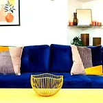 Spacious 4-bed | Wifi | Parking | Workspace Konukevi