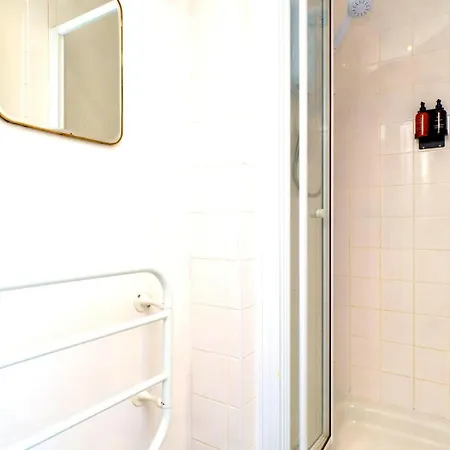 Gæstehus Spacious 4-bed | Wifi | Parking | Workspace 4*