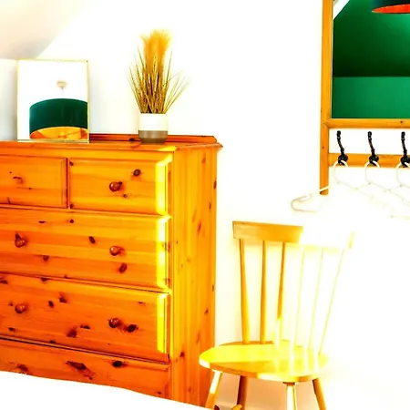 Spacious 4-bed | Wifi | Parking | Workspace * Бристоль