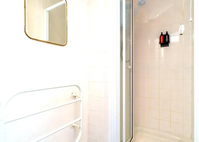 Gæstehus Spacious 4-bed | Wifi | Parking | Workspace 4*