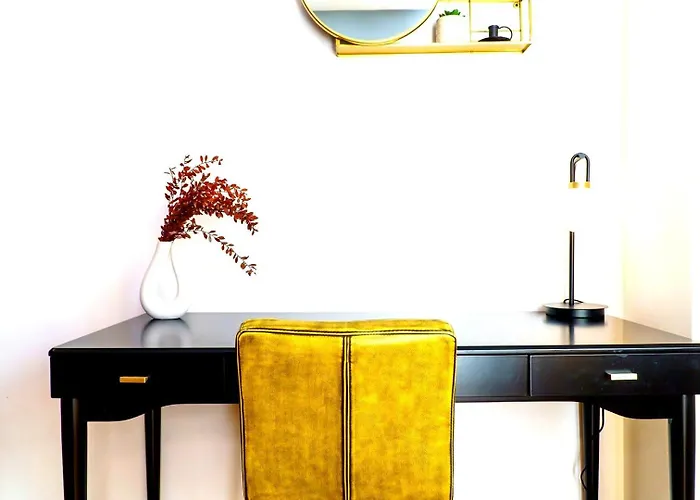 Spacious 4-bed | Wifi | Parking | Workspace بيت ضيافة بريستول