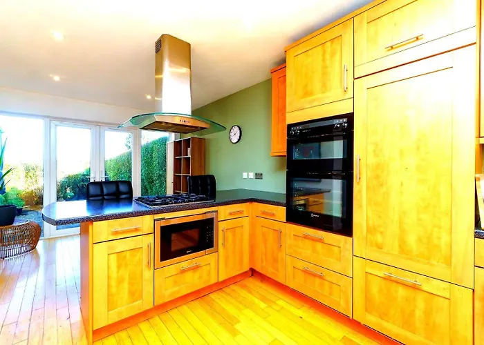 Spacious 4-bed | Wifi | Parking | Workspace Gæstehus Bristol