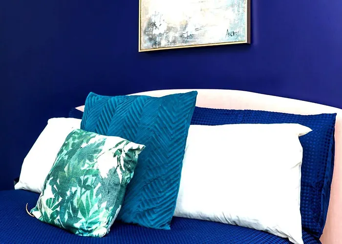 Spacious 4-bed | Wifi | Parking | Workspace بيت ضيافة 4*