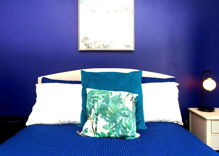 Spacious 4-bed | Wifi | Parking | Workspace