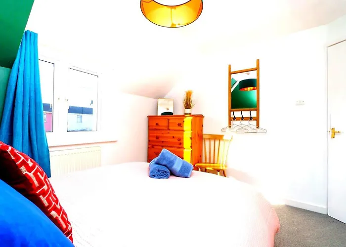 بيت ضيافة Spacious 4-bed | Wifi | Parking | Workspace بريستول